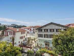 Appartement à 200 m de la plage avec terrasse et parking, au cœur des commerces et restaurants - FR-1-2-426